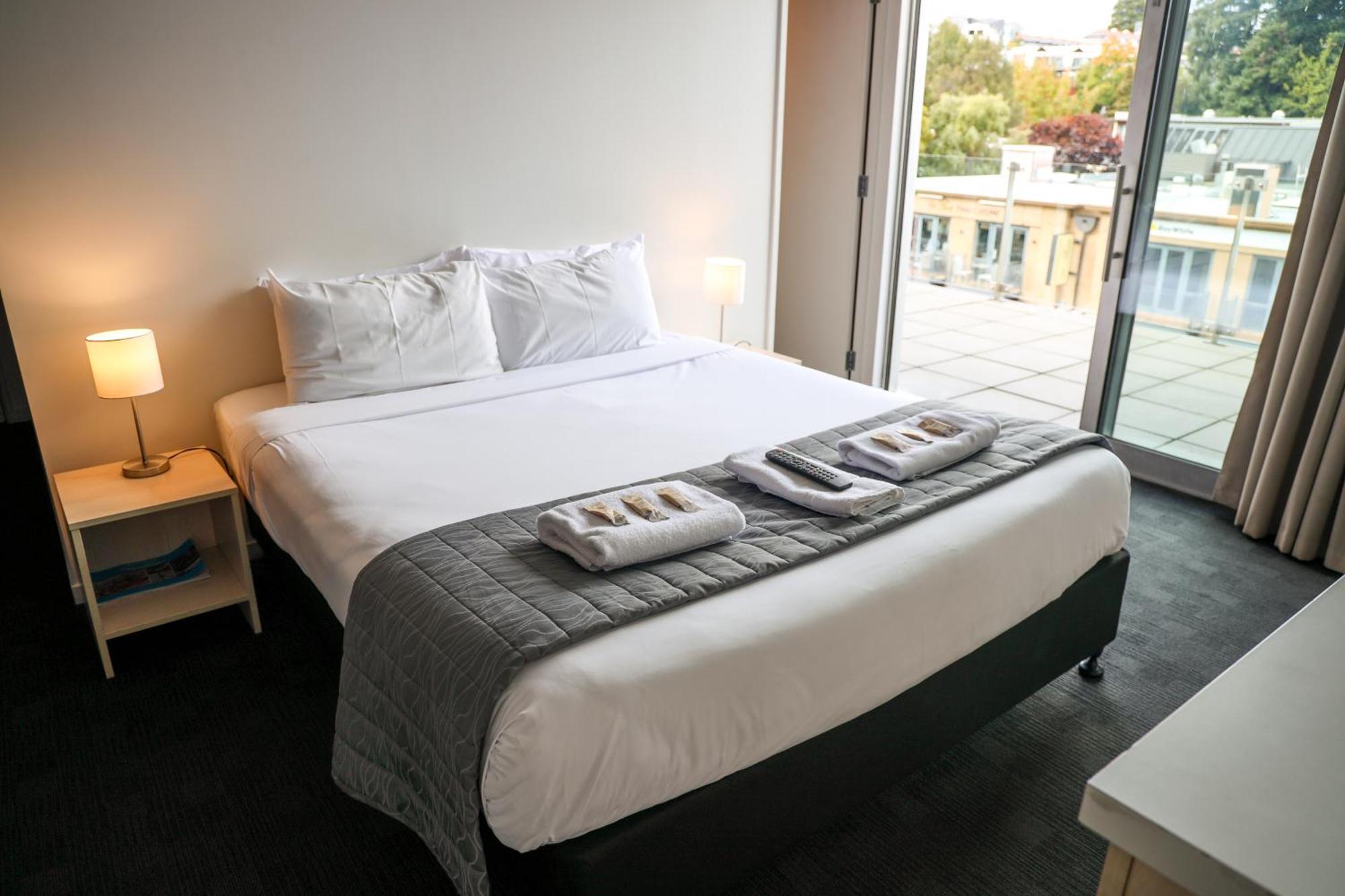 Nomads Queenstown Hostel Luaran gambar A bedroom at the hotel