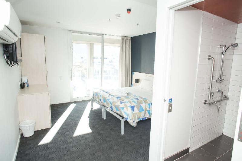 Nomads Queenstown Hostel Luaran gambar A typical bedroom in the new halls of residence
